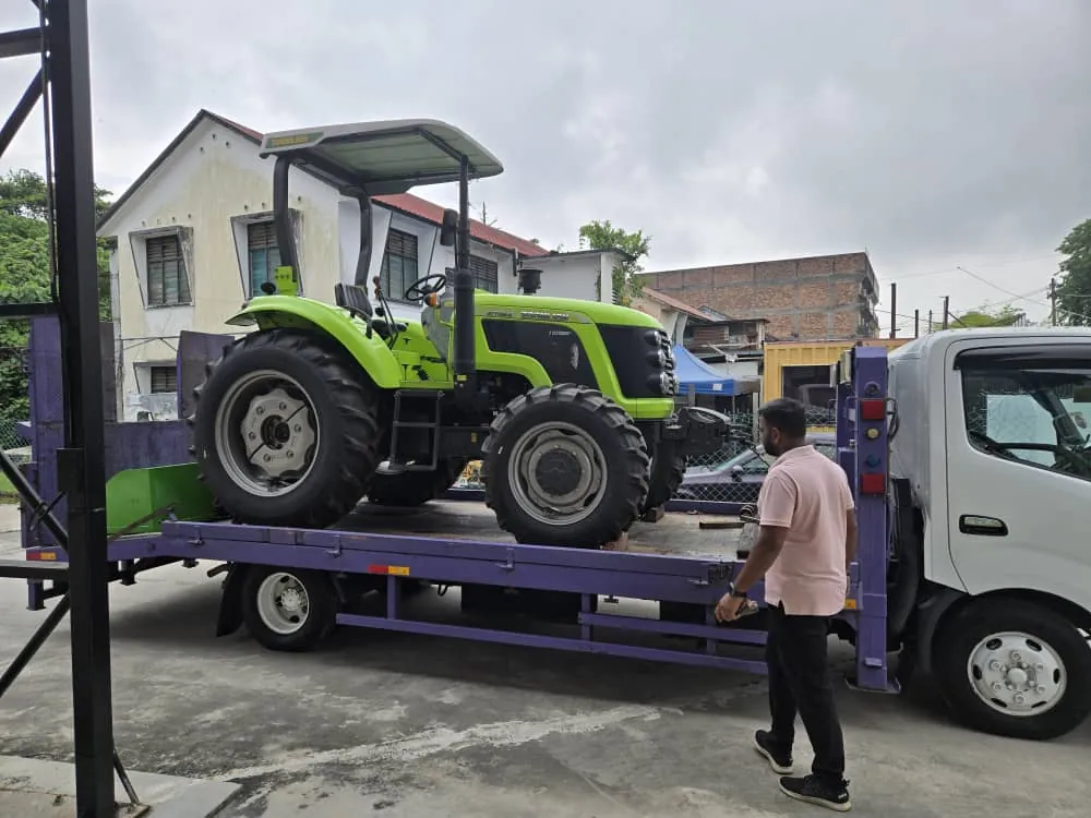 RK1104-A Tractor with 7ft Bucket